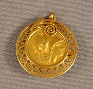 Gold brooch